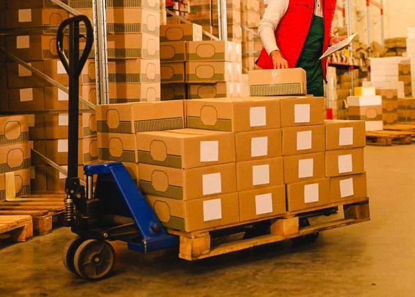 como-funciona-uma-paleteira-descubra-agora